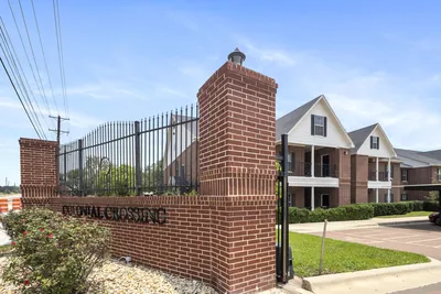 Colonial Crossing photo